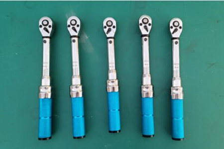 邁騰公司采購一諾Motive機械扭力扳手用于檢測輪胎螺絲強度